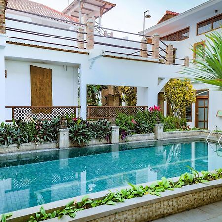 Family Hotel Gradia 2 Batu  Ngoại thất bức ảnh