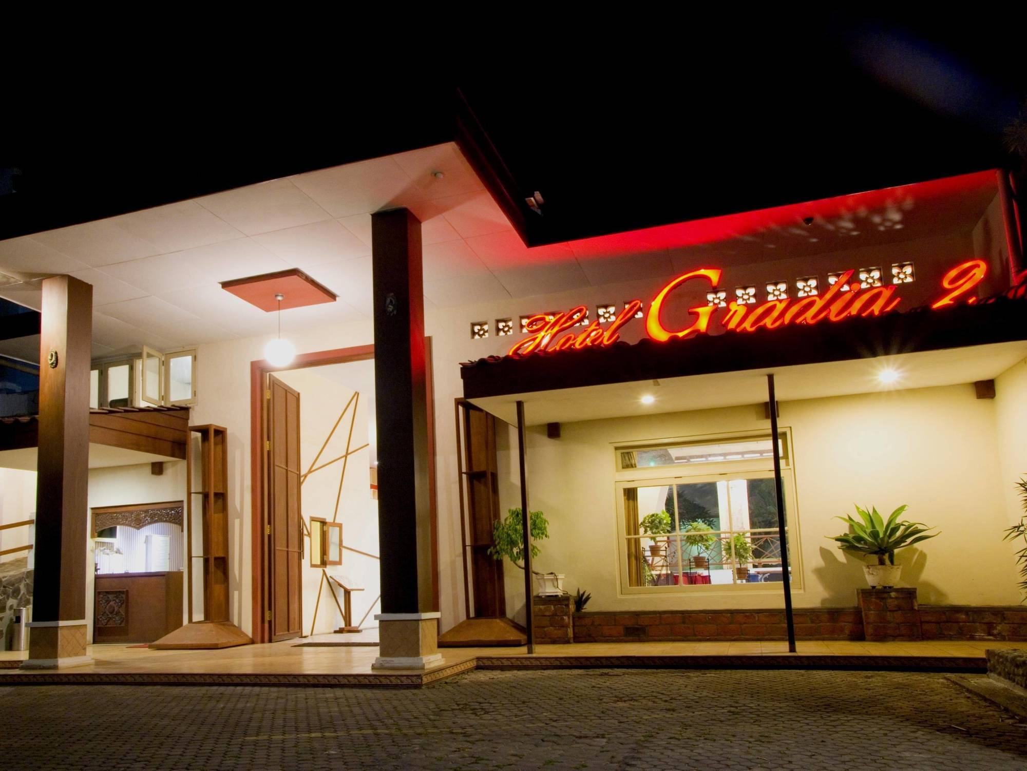 Family Hotel Gradia 2 Batu  Ngoại thất bức ảnh